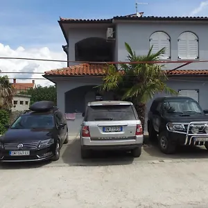 Miki , Fažana Kroatien