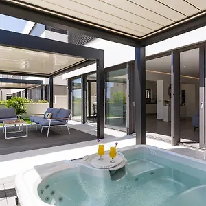 Shell Luxury Residences With Pool And Whirlpool Appartement